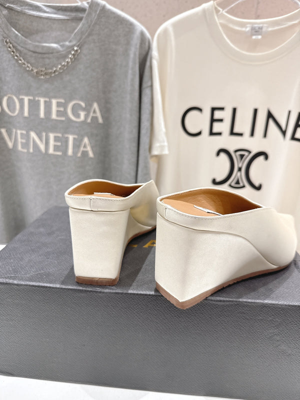 Alaia 25 Cube Wedge Mules Ivory Silk Sheepskin 300080