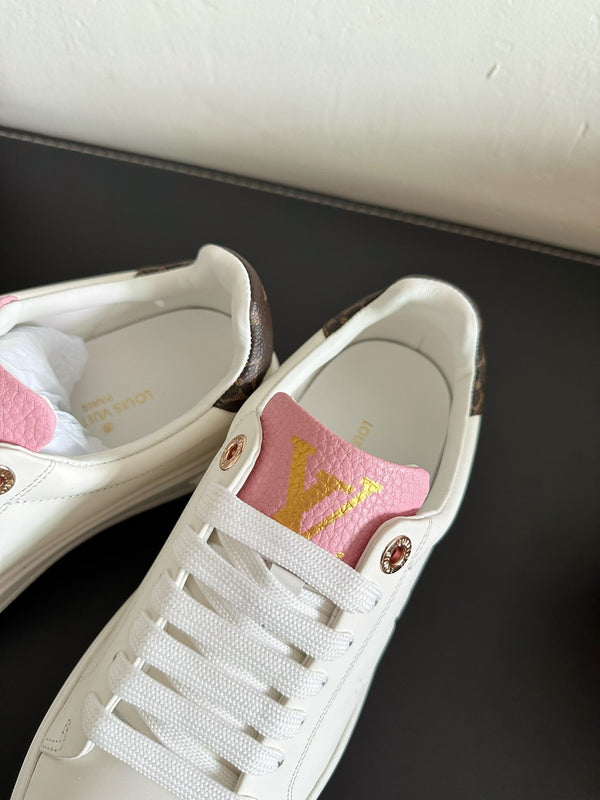 Sneakers LV Time Out in pelle di vitello bianca e rosa mista