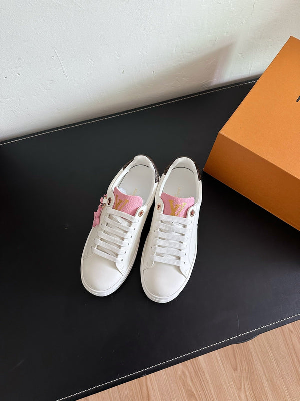 Sneakers LV Time Out in pelle di vitello bianca e rosa mista