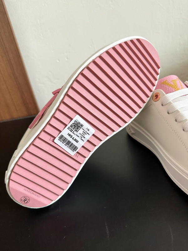 Sneakers LV Time Out in pelle di vitello bianca e rosa mista