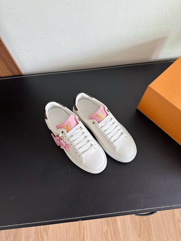 Sneakers LV Time Out in pelle di vitello bianca e rosa mista