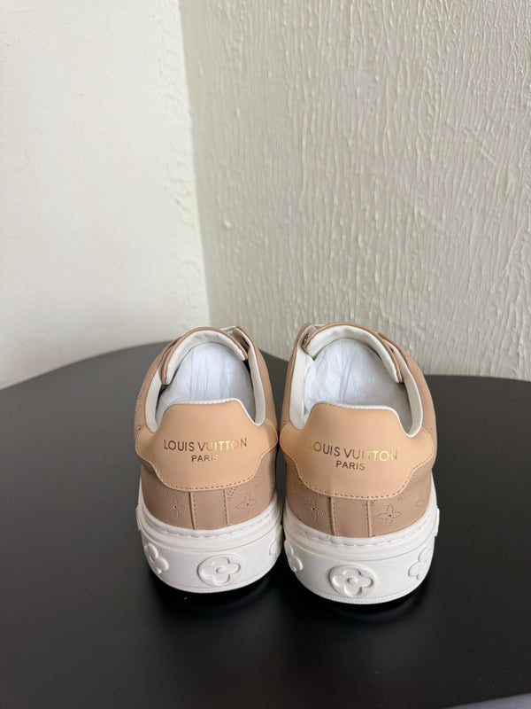 Sneakers LV Time Out in pelle di vitello monogramma marrone chiaro