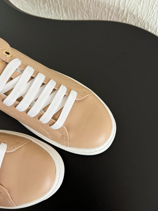 Sneakers LV Time Out in pelle di vitello monogramma marrone chiaro