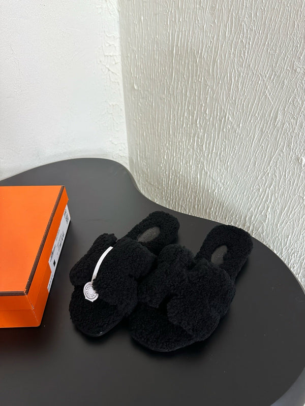 HM Oran Sandal Black Wool Fleece 961011