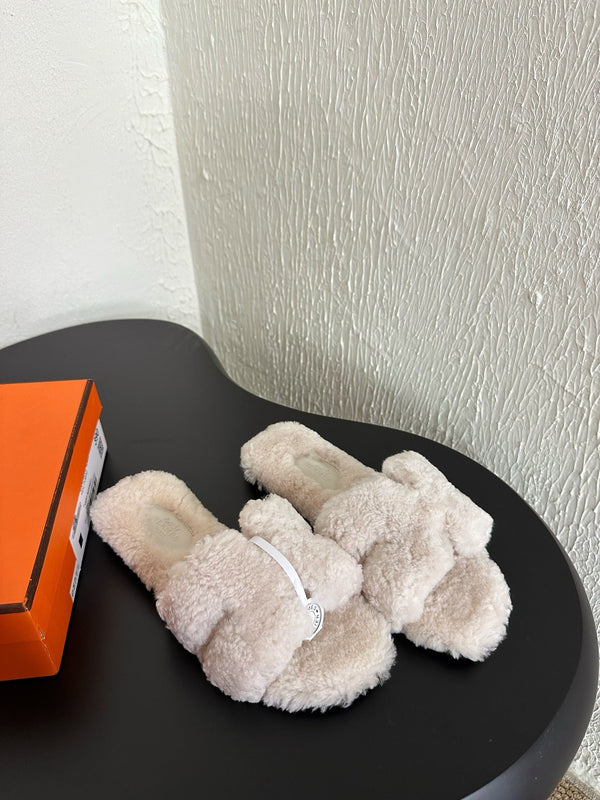 HM Oran Sandal White Wool Fleece 961012