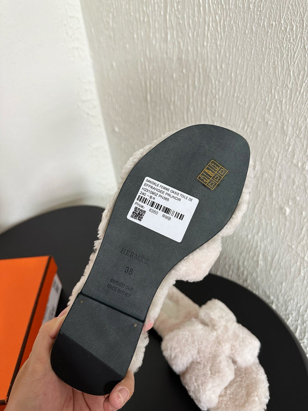 HM Oran Sandal White Wool Fleece 961012