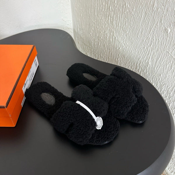 HM Oran Sandal Black Wool Fleece 961011