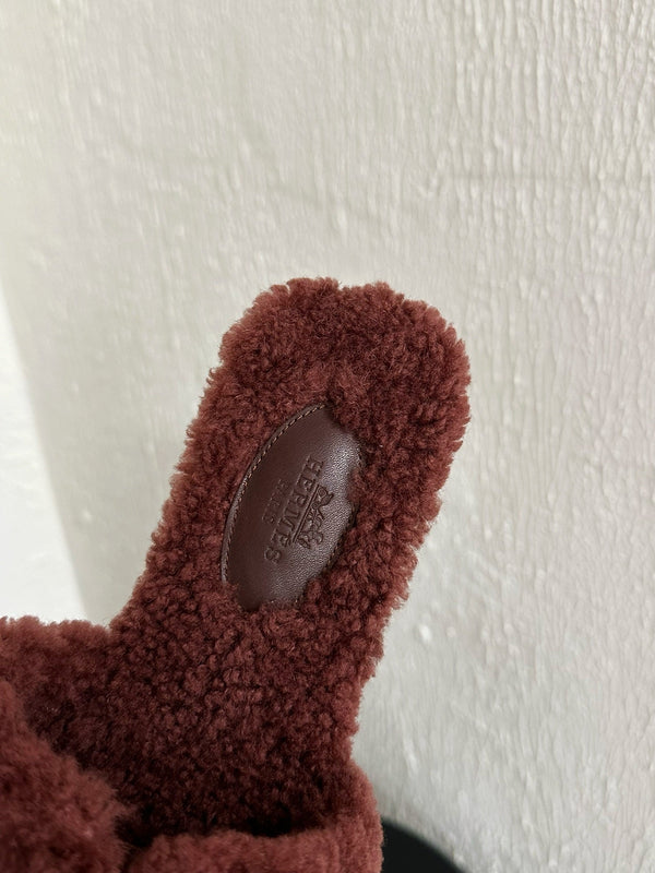 HM Oran Sandal Dark Brown Red Wool Fleece 961014