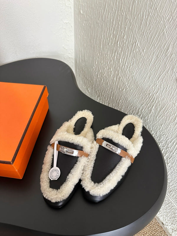 HM Oz Mule Black Mix White Lambskin Lined With Wool Fleece 961093