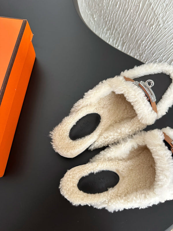 HM Oz Mule Black Mix White Lambskin Lined With Wool Fleece 961093