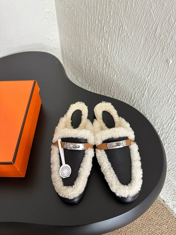 HM Oz Mule Black Mix White Lambskin Lined With Wool Fleece 961093