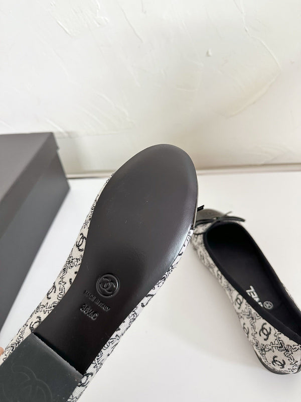 Ballet Flats White Cloth Black Patent Calfskin