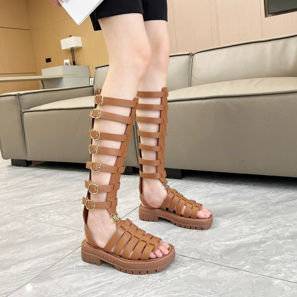 Stivali alti Triomphe con fibbie in pelle color marrone pan di zenzero