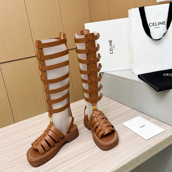 Stivali alti Triomphe con fibbie in pelle color marrone pan di zenzero