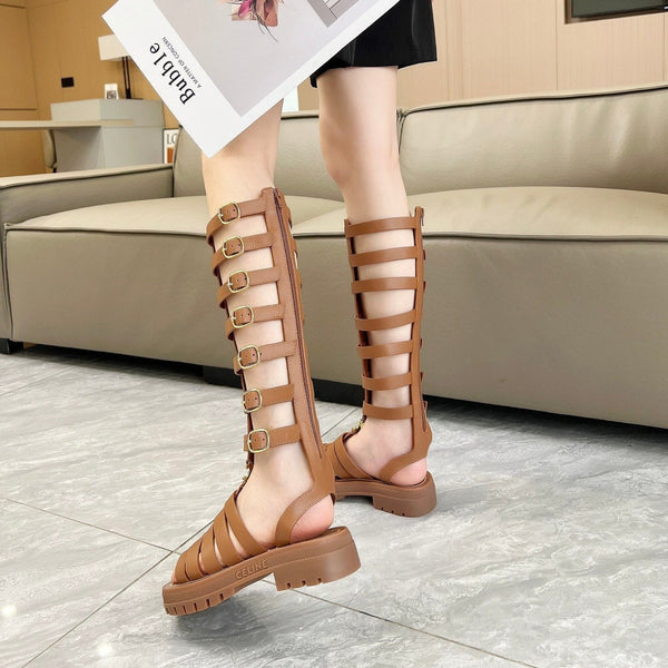 Stivali alti Triomphe con fibbie in pelle color marrone pan di zenzero