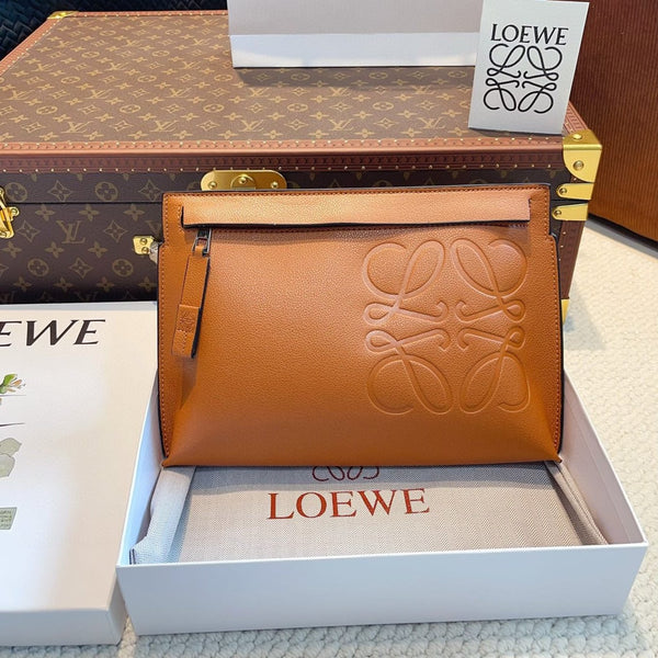 LOE POUCH CLUTCH BAG 30 IN WARM DESSERT CALFSKIN