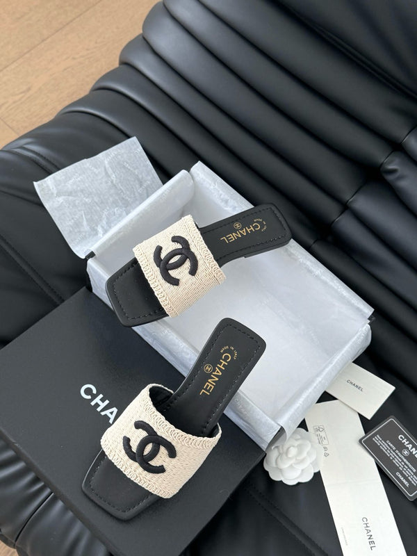 CIABATTA INTRECCIATA IN RAFIA E PELLE DI AGNELLO NERA