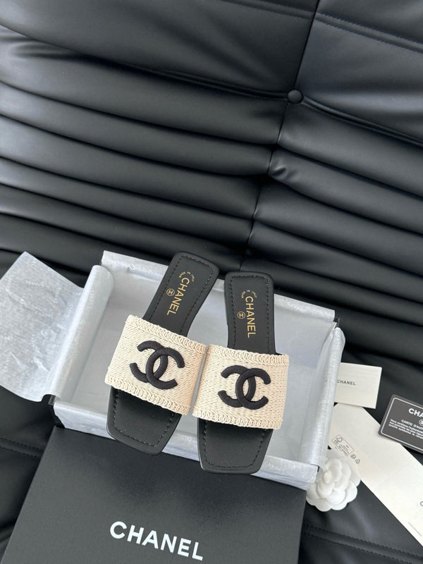 CIABATTA INTRECCIATA IN RAFIA E PELLE DI AGNELLO NERA