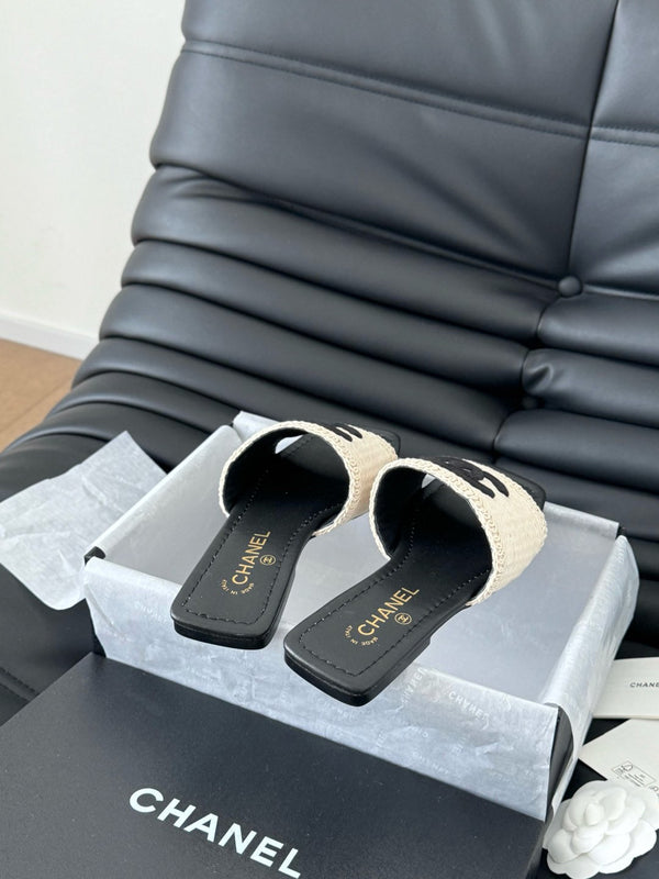 CIABATTA INTRECCIATA IN RAFIA E PELLE DI AGNELLO NERA