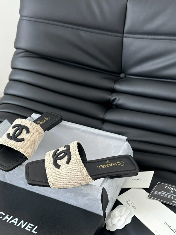 CIABATTA INTRECCIATA IN RAFIA E PELLE DI AGNELLO NERA