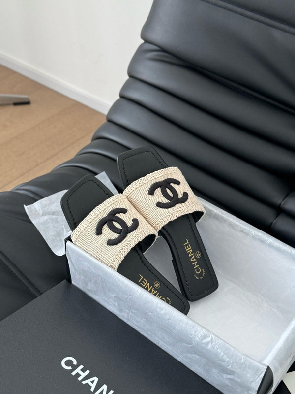 CIABATTA INTRECCIATA IN RAFIA E PELLE DI AGNELLO NERA