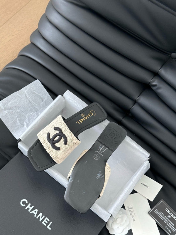 CIABATTA INTRECCIATA IN RAFIA E PELLE DI AGNELLO NERA