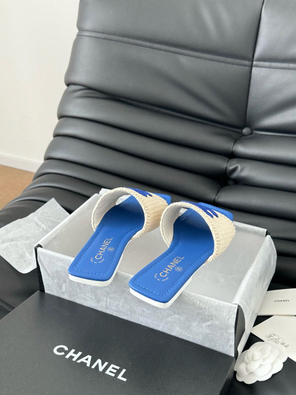 CIABATTA INTRECCIATA IN RAFIA E PELLE DI AGNELLO BLU CERULEO