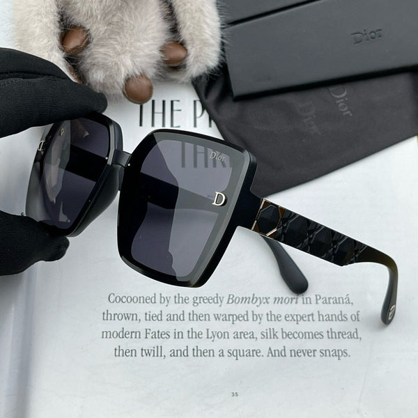MONTAIGNE SQUARE SUNGLASS CD1590 IN ACETATE