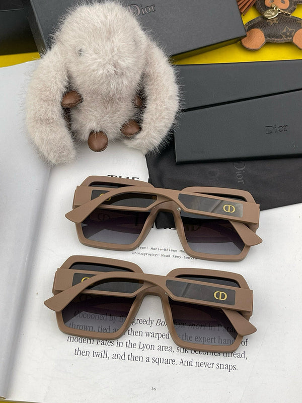 MONTAIGNE SQUARE SUNGLASS D1292 IN LIGHT BROWN ACETATE