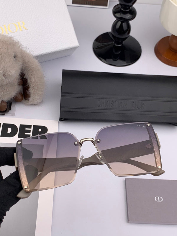 MONTAIGNE SQUARE SUNGLASS CD1677 IN ACETATE