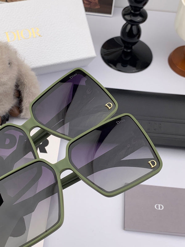 OCCHIALI DA SOLE MONTAIGNE CD1595 IN ACETATO VERDE