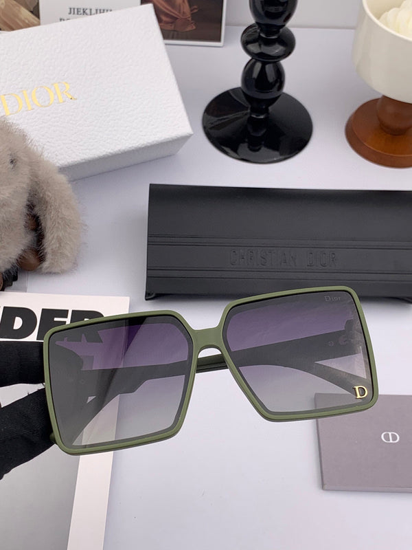 OCCHIALI DA SOLE MONTAIGNE CD1595 IN ACETATO VERDE