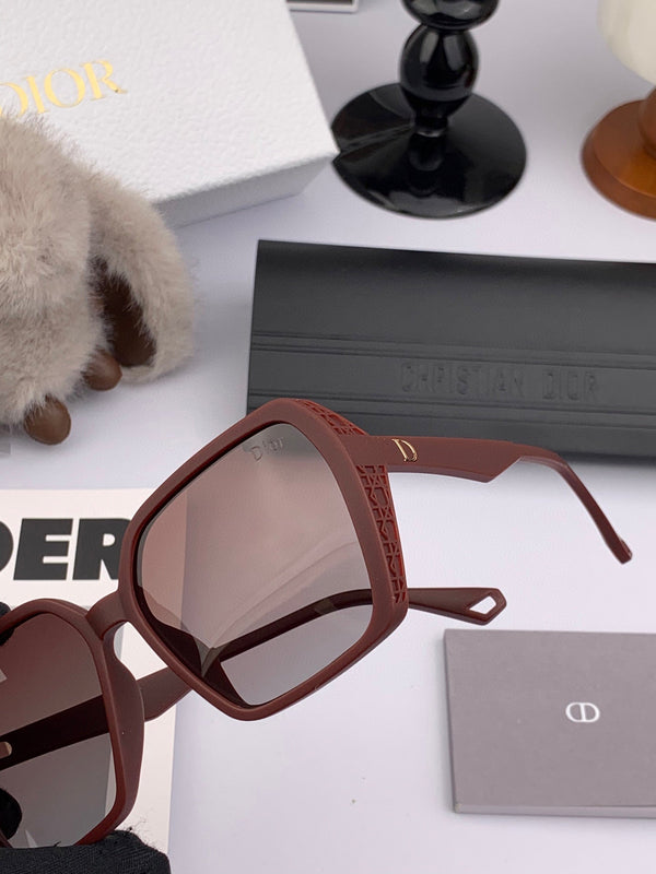 OCCHIALI DA SOLE MONTAIGNE D7732 IN ACETATO MARRONE