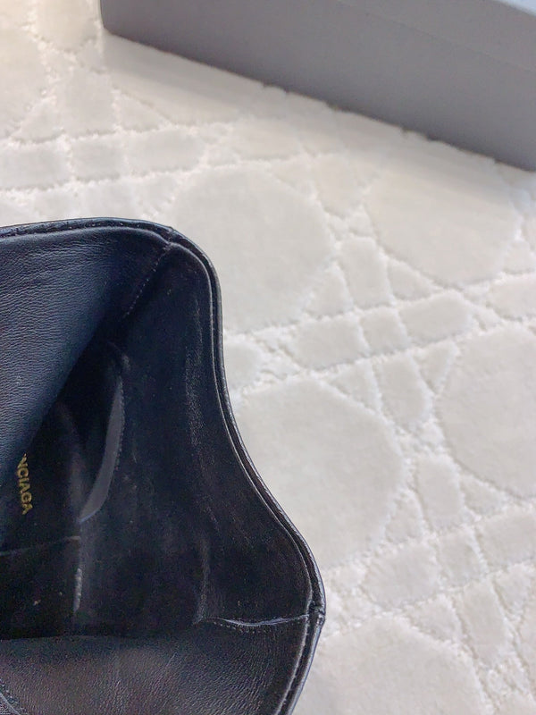 POINTED-TOE HIGH HEEL BOOTS IN BLACK LIZARD EMBOSSED CALFSKIN