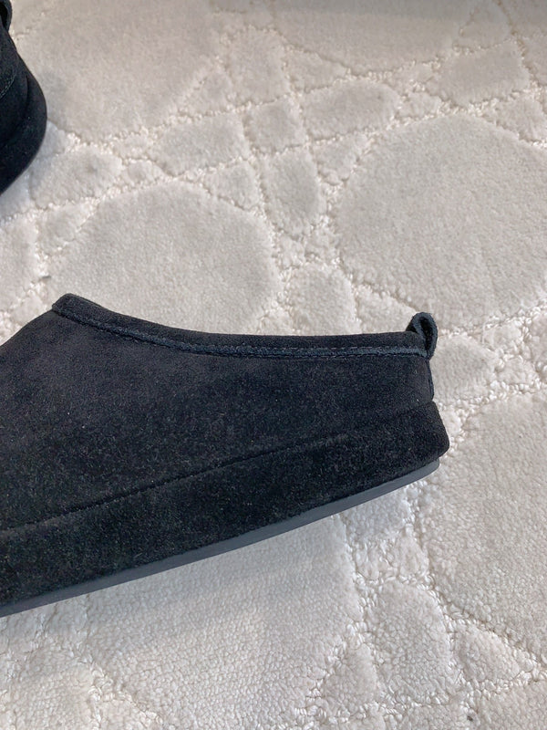 ALASKA SLIPPER IN BLACK SUEDE