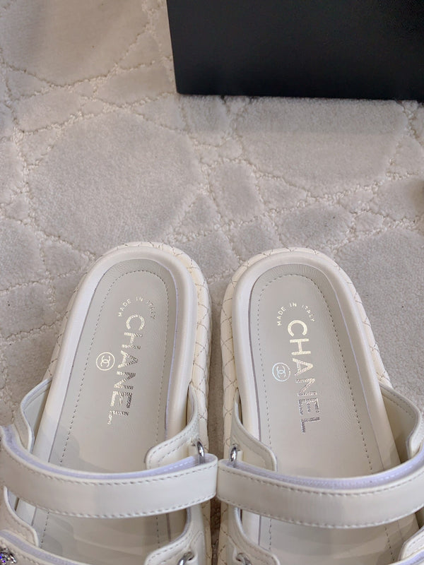 CC Slippers White Lambskin 145356