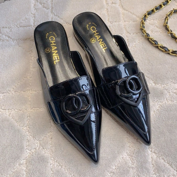 MULE PIATTA 2 CM IN VITELLO VERNICIATO NERO