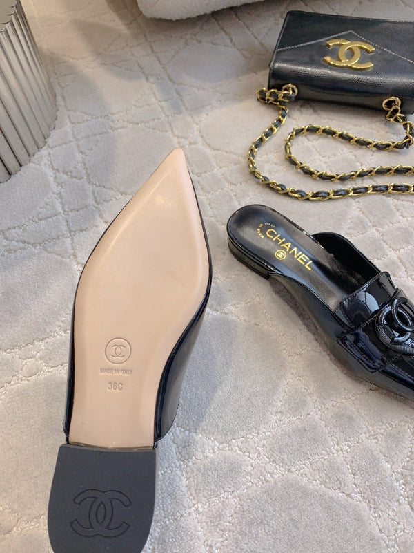 MULE PIATTA 2 CM IN VITELLO VERNICIATO NERO