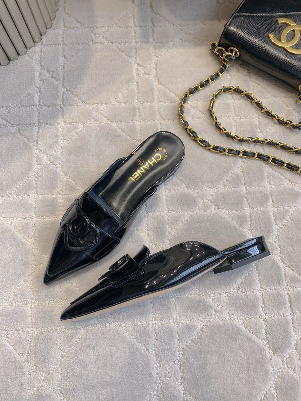 MULE PIATTA 2 CM IN VITELLO VERNICIATO NERO