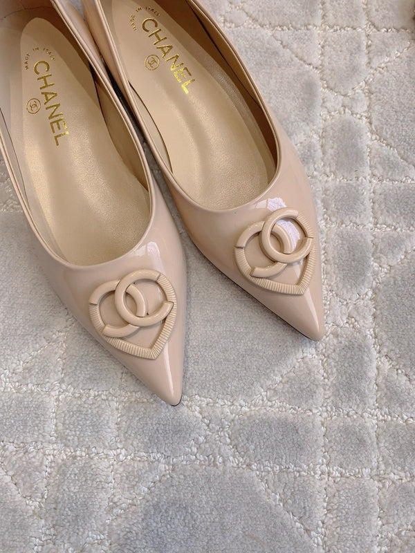 DÉCOLLETÉ PIATTA 2 CM IN VITELLO VERNICIATO BEIGE PANNA