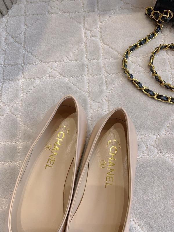 DÉCOLLETÉ PIATTA 2 CM IN VITELLO VERNICIATO BEIGE PANNA