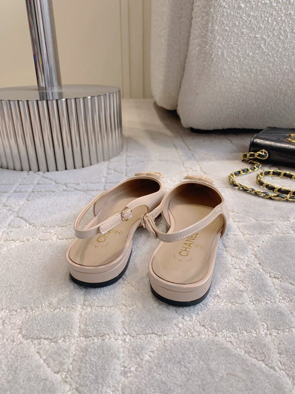 SLINGBACK PIATTE 2 CM IN VITELLO VERNICIATO BEIGE CREMA