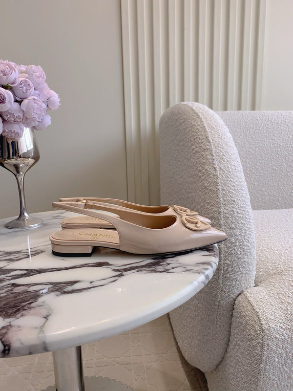 SLINGBACK PIATTE 2 CM IN VITELLO VERNICIATO BEIGE CREMA