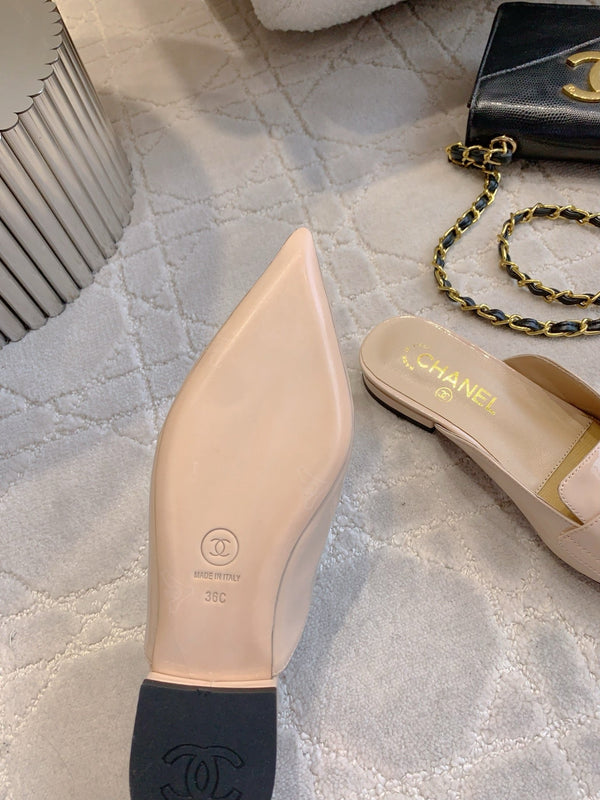 MULE PIATTO 2 CM IN VITELLO VERNICIATO BEIGE PANNA