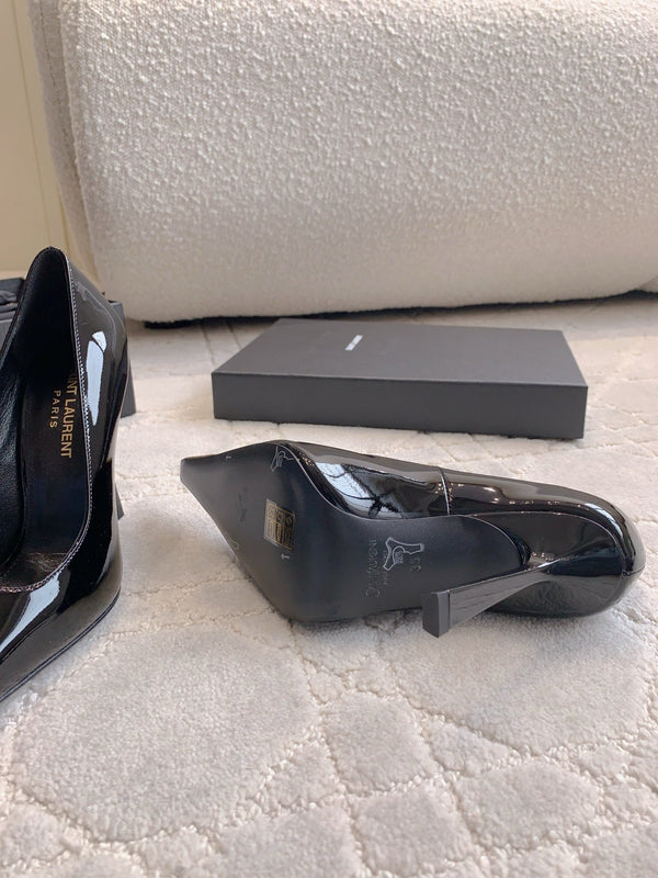 HIGH HEEL 10 CM PUMP IN BLACK PATENT CALFSKIN WITH GOLD HARDWARE