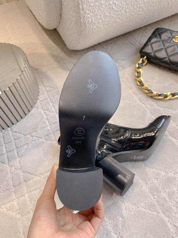 CC 25 Heeled Short Boot Black Patent Leather 516679