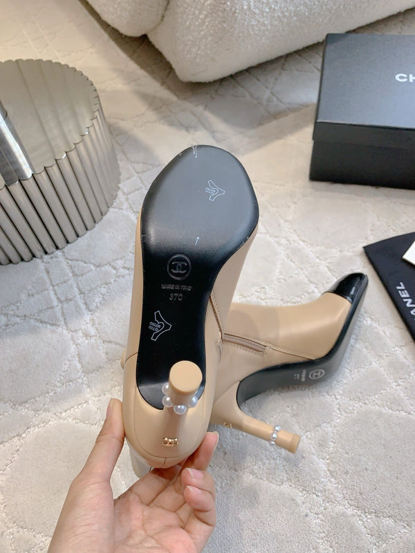 CC 25 Pearl Heel Boot Beige Calfskin 516655