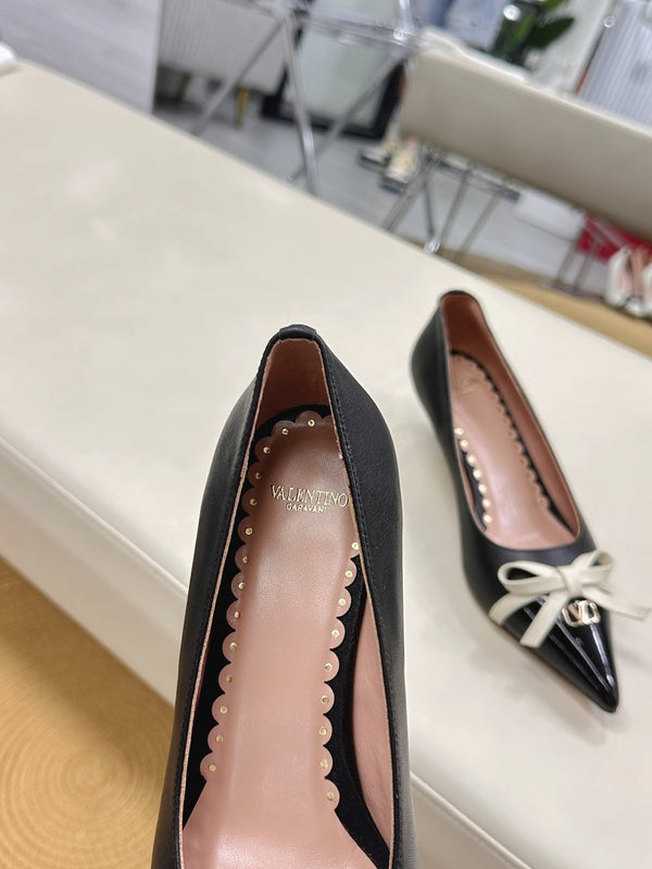 Bepointy Pump Bow In Black Cowhide And Patent Leather Pale Pink Sheepskin Linning 304254