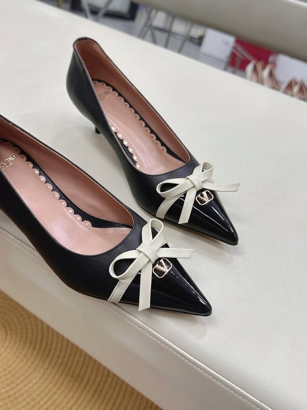 Bepointy Pump Bow In Black Cowhide And Patent Leather Pale Pink Sheepskin Linning 304254
