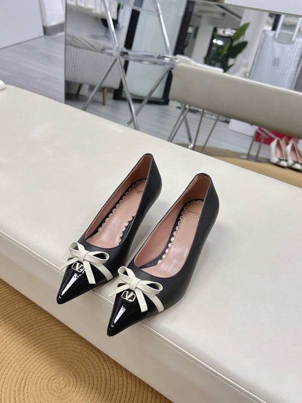 Bepointy Pump Bow In Black Cowhide And Patent Leather Pale Pink Sheepskin Linning 304254